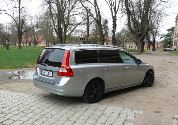 Volvo V70 cena 31500 przebieg: 307000, rok produkcji 2012 z Tychy małe 596